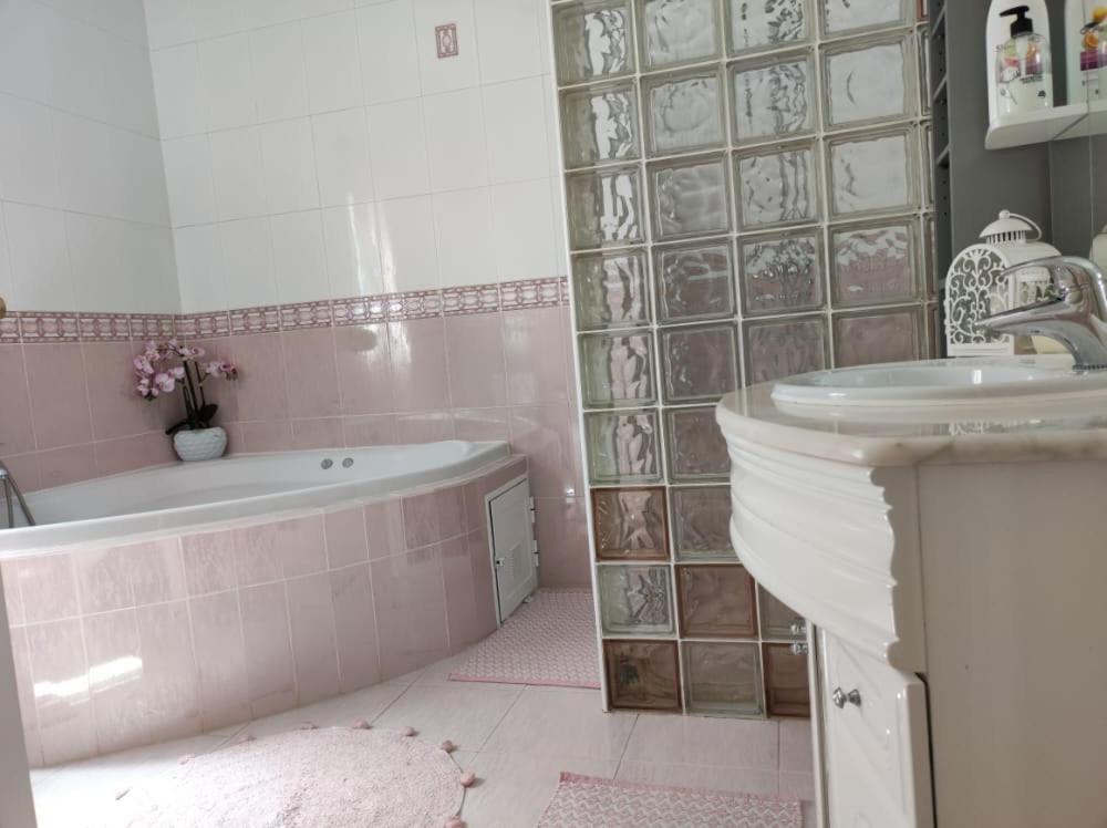 Chateau Angelique Villa Montroy ภายนอก รูปภาพ